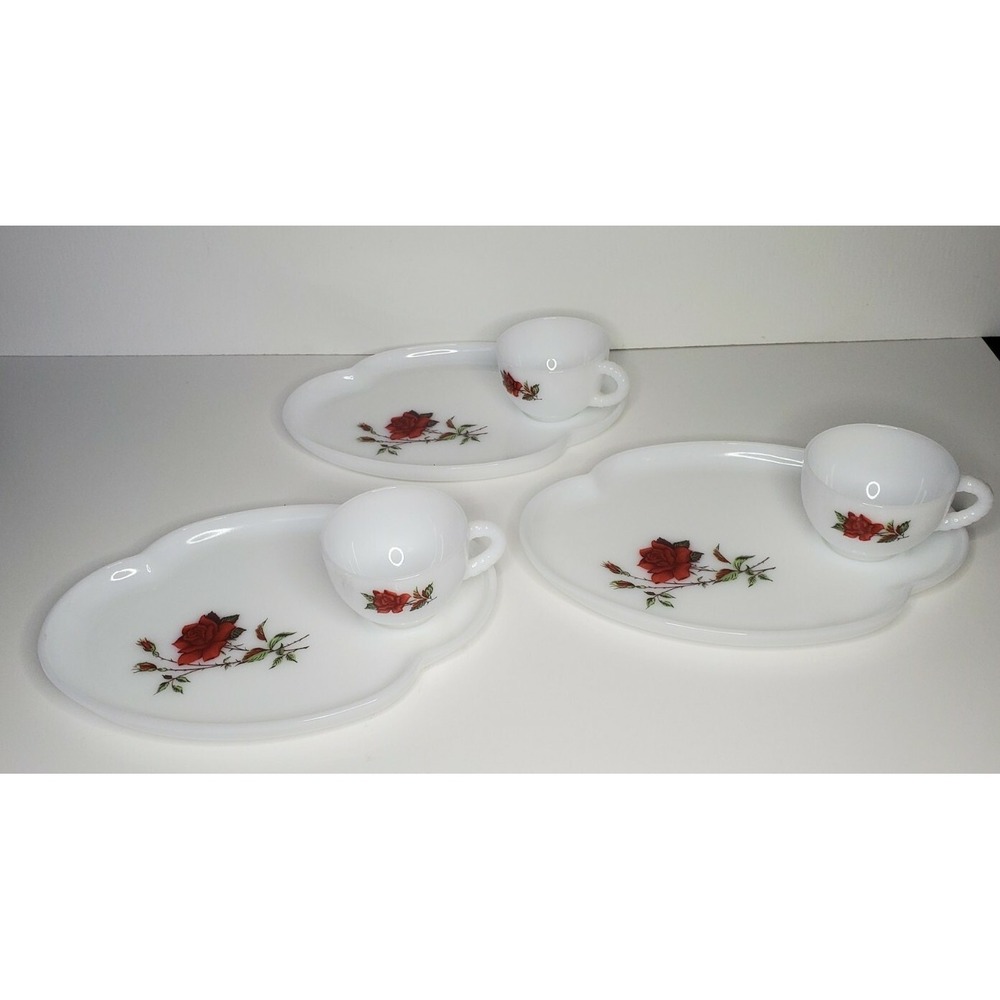 🌹Federal Glass ROSECREST Milk White Snack Plate & Cup Red Rose 1950's